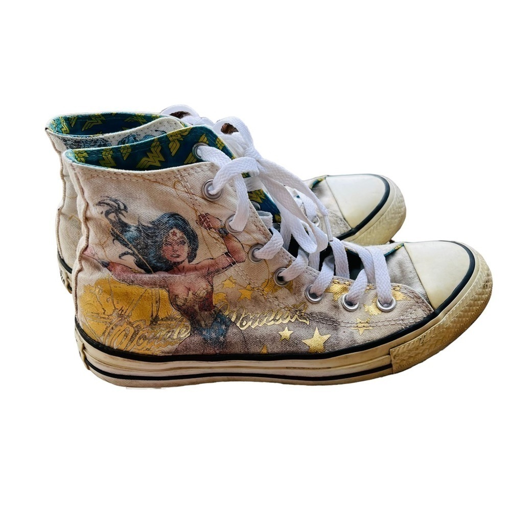 Wonder Woman high top converse - Picture 4 of 9